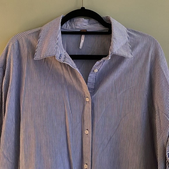 Free People oversized buttondown shirt - Picture 2 of 6